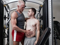 Skinny twink barebacked by gym DILF with muscles
