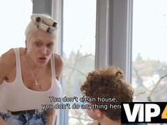 Blondine, Paar, Reif, Milf, Kurzes haar, Stiefmutter, Strümpfe, Tätowierung