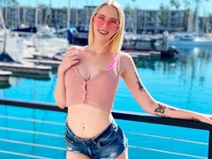 Blondine, Blasen, Hundestellung, Natürlichen titten, Im freien, Kurzes haar, Jungendliche (18+), Titten