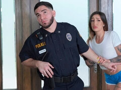 Culo grande, Verga grande, Tetas grandes, Mamada, Estilo perrito, Madres para coger, Policía, Tatuaje