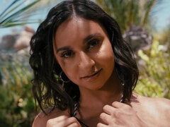 Morena, Masturbación, Tetas naturales