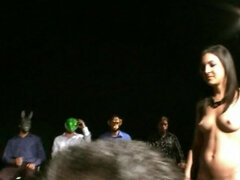 Стервы, Брюнетки, На публике, Бритые, Сиськи