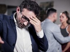 Grosser arsch, Blasen, Schwanz, Hundestellung, Handjob, Hardcore, Milf, Mann mann frau