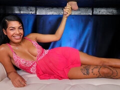 Bikini, Braunhaarige, Schwanzloch, Behaart, Handjob, Masturbation, Natürlichen titten, Entkleiden