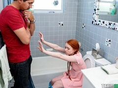 Grosse bite, Sucer une bite, En levrette, Hard, Rousse roux, Rasée, Adolescente, Nénés