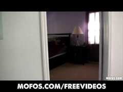 Gros seins, Pénétrer avec le poing, Hd, Fille latino, Masturbation, Solo, String, Nénés