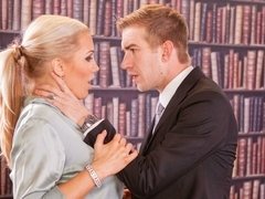 お尻, デカ尻, フェラチオ, バック, 手コキする, 淫乱熟女, 剃毛, ストッキング