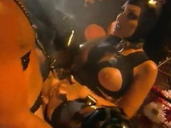 Américain, Gros seins, Sucer une bite, Éjaculer dans la bouche, Latex, Rétro