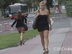 Rubia, Vestido, Al aire libre, Público, Zapatos, Sexo soft, Adolescente, Tetas