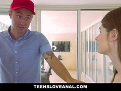 Anaal, Bruinharig, Hondjeshouding, Hardcore, Klein, Mager, Tiener, Strak