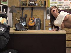 Brunette bitch nailed at the pawnshop