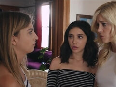 指いじり, レズビアン, なめる, オナニー, オマンコ, ガリガリ, タトゥー, ティーン