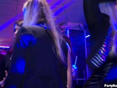Braunhaarige, Verrückt, Hundestellung, Gruppe, Handjob, Orgie, Party, Swingers