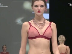 Américain, Européenne, Lingerie, Maman, Maigrichonne, Softcore, Nénés, Sous la jupe