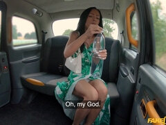 美人, 茶髪の, 車, ドレス, 乳首, パンティ, ソフトコア, 濡れ