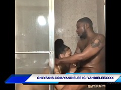 Shemale, Shower