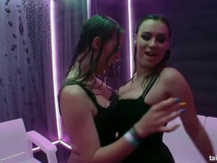 Grote mammen, Blond, Bruinharig, Hd, Lesbisch, Orgie, Kousen, Tatoeage