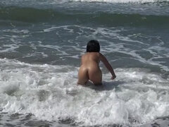 Strand, Grosser schwanz, Schmuddelige sprache, Behaart, Nackt, Im freien, Öffentlich, Stiefmutter