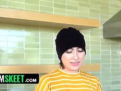 Arab slut with hijab milks for her bf and then gets on her knees & gulps his manhood