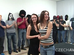 Blasen, Braunhaarige, Aufs gesicht abspritzen, Fetisch, Gruppe, Orgie, Jungendliche (18+), Titten