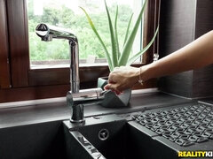 Enthousiasteling, Anaal, Kont naar mond, Grote mammen, Frans, Hardcore, Realiteit, Tatoeage