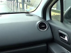 Verga grande, Coche, Fetichismo travestista, Lencería, Masturbación, Al aire libre, Público, Transexual