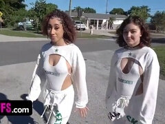 Enthousiasteling, Pijpbeurt, Sperma shot, Kwartet, Handbeurt, Lesbisch, Moeder, Tieten likken