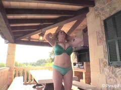 Curvy PAWG Maria Body Holiday Green Bikini - Solo outdoors