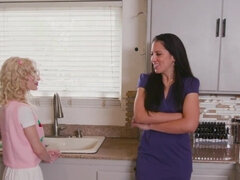 18 ans, Baby sitter, Grosse bite, Sucer une bite, Queue, Orgasme, Actrice du porno, Vierge