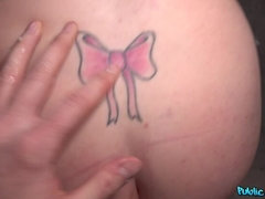 Cul, Tir de sperme, Queue, En levrette, Public, Russe, Tatouage, Nénés