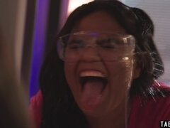 Blond, Rondborstig, Latijnse vrouw, Lesbisch, Likken, Moeder die ik wil neuken, Klein, Mager