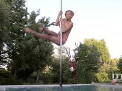 Loulou Petite Two Legs, One Pole Naught Solo