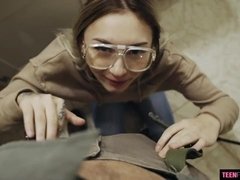 Blondine, Blasen, Brille, Behaart, Handjob, Natürlichen titten, Tätowierung, Titten