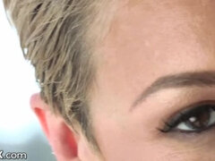 Tetas grandes, Rubia, Mamada, Garganta profunda, Penetracion con dedos, Sexo duro, Madres para coger