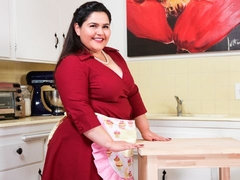 Grosser arsch, Dildo, Behaart, Küche, Masturbation, Milf, Solo, Entkleiden