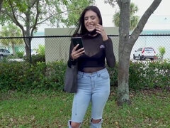 18 ans, Gros seins, Sucer une bite, Brunette brune, Bus, Queue, Suçant, Adolescente