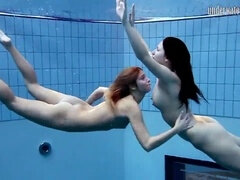 Брюнетки, Чешки, Европейки, Бассейн, На публике, Русские, Софткор, Сиськи