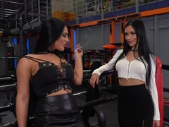 Анальный секс, Минет, Брюнетки, Грудастые, Семяизвержение, Милф, Молоденькие, Втроем