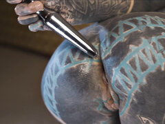 18 ans, Anal, Sucer une bite, Bondage, Queue, Tatouage, Adolescente, Jouets