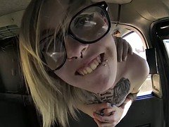 Rubia, Gafas, Sexo duro, Realidad, Tatuaje