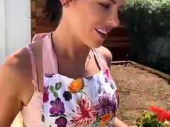Brunette brune, Mignonne, Poilue, Italienne, De plein air, Solo, Adolescente