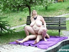 Wohlbeleibte schöne frauen, Fett, Weibliche domination, Reif, Herrin, Orgasmus, Im freien, Tittenfick