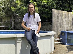 Amateur, Británico, Morena, Vestidas, Madres para coger, Al aire libre, Tetas