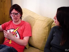 18 ans, Sucer une bite, Brunette brune, Faciale, Réalité, Tatouage, Adolescente, Nénés