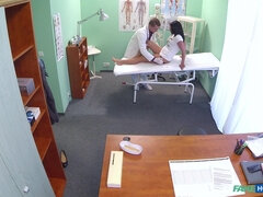 Lécher le cul, Noire, Sucer une bite, Brunette brune, Tromperie, Mère que j'aimerais baiser, Bureau, Voyeur