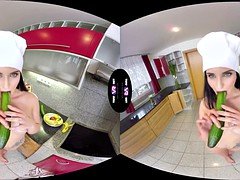 Lucia Denvile plays with Cucumber 180 VR