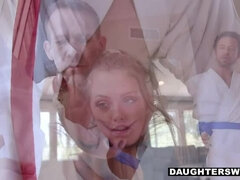 Blond, Hondjeshouding, Groep, Likken, Roodharige vrouw, Geschoren, Tiener, Tieten likken