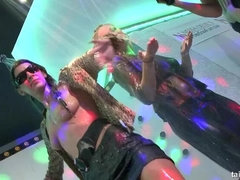 Blond, Aangekleed, Genootschap, Dansen, Interraciaal, Lesbisch, Swinger, Nat