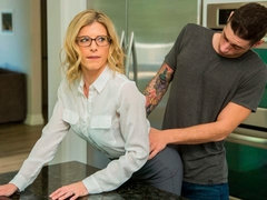 Arsch, Blondine, Blasen, Handjob, Milf, Sohn, Strümpfe, Entkleiden