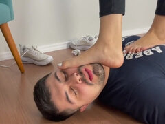 Dingue, Femme dominatrice, Fétiche, Fétiche des pieds, Maîtresse, Pute, Nénés, Mouillée